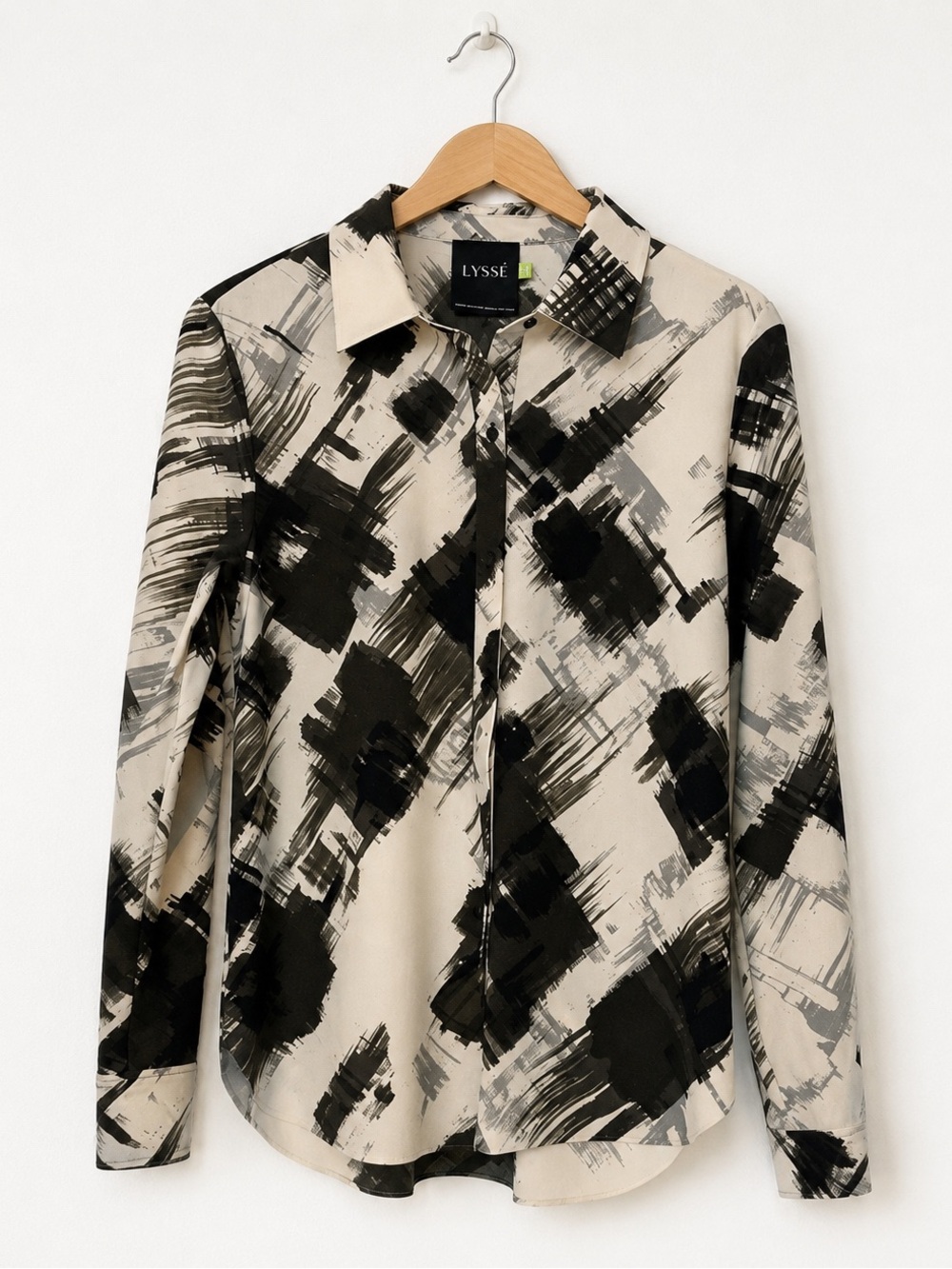 Lysse Women’s Size M Abstract Print Long Sleeve Button-Up Blouse